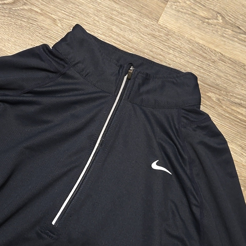 Mens NIKE Lightweight Quarter Zip Size Large - Picture 2 of 3